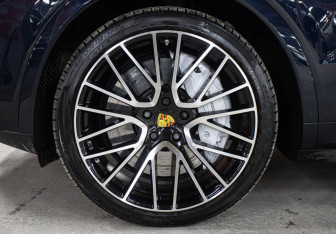 Подержанный автомобиль Porsche Cayenne 2018 года (28 фото)