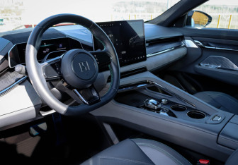 Подержанный автомобиль Zeekr 001 2022 года (11 фото)