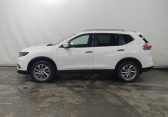 Подержанный автомобиль Nissan X-Trail 2015 года (7 фото)