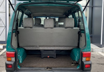 Подержанный автомобиль Volkswagen Transporter Minivan 2002 года (9 фото)