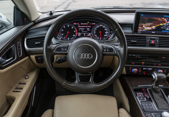 Подержанный автомобиль Audi A7 2013 года (11 фото)