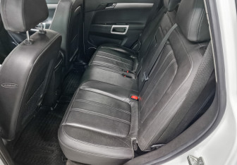 Подержанный автомобиль Opel Antara 2012 года (18 фото)