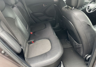 Подержанный автомобиль Hyundai ix35 2014 года (11 фото)