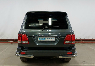 Подержанный автомобиль Toyota Land Cruiser Suv 2002 года (6 фото)