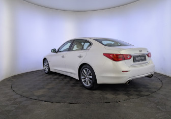 Подержанный автомобиль Infiniti Q50 2014 года (7 фото)
