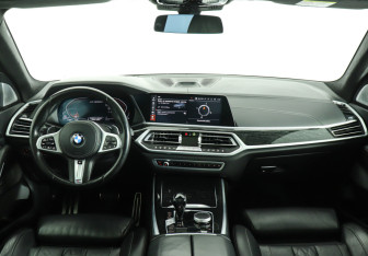 Подержанный автомобиль BMW X7 2020 года (12 фото)