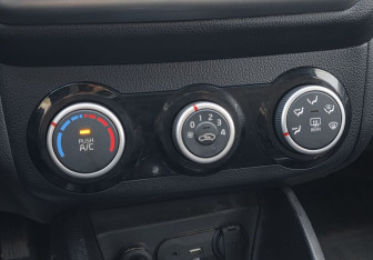 Подержанный автомобиль Kia Rio Sedan 2016 года (14 фото)