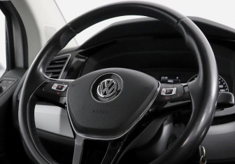 Подержанный автомобиль Volkswagen Multivan 2016 года (9 фото)