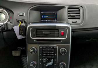 Подержанный автомобиль Volvo S60 2012 года (24 фото)