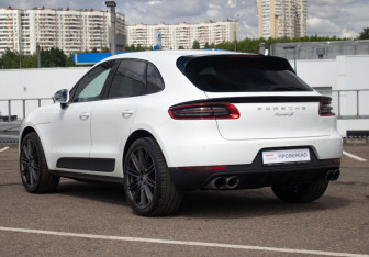 Подержанный автомобиль Porsche Macan 2016 года (7 фото)
