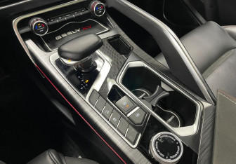 Подержанный автомобиль Geely Tugella 2022 года (18 фото)