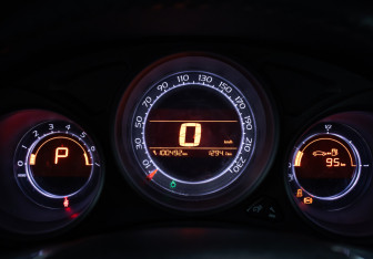 Подержанный автомобиль Citroen C4 Hatchback 2011 года (12 фото)