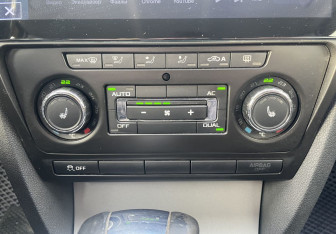 Подержанный автомобиль Skoda Octavia Liftback 2011 года (15 фото)