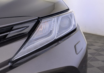 Подержанный автомобиль Toyota Camry Sedan 2019 года (11 фото)