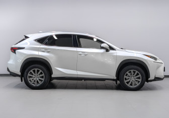 Подержанный автомобиль Lexus NX 2015 года (4 фото)