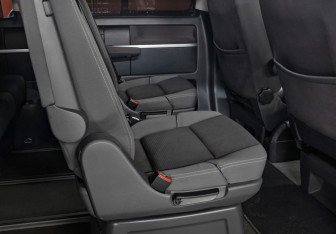 Подержанный автомобиль Volkswagen Multivan 2010 года (15 фото)