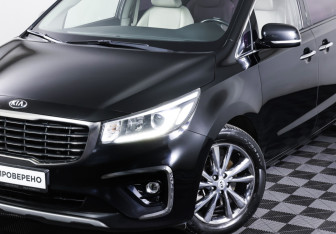 Подержанный автомобиль Kia Carnival 2018 года (28 фото)