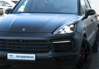Подержанный автомобиль Porsche Cayenne 2020 года (25 фото)