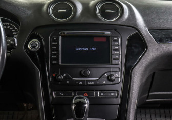 Подержанный автомобиль Ford Mondeo Sedan 2012 года (12 фото)