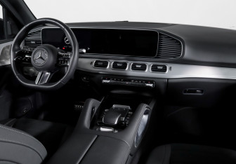 Подержанный автомобиль Mercedes-Benz GLE 2025 года (12 фото)