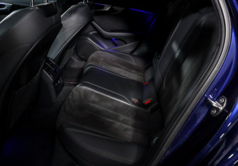 Подержанный автомобиль Audi A4 Sedan 2020 года (10 фото)