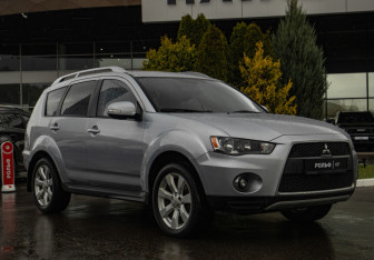 Подержанный автомобиль Mitsubishi Outlander 2009 года (2 фото)