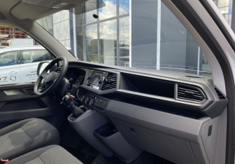 Подержанный автомобиль Volkswagen Transporter Van 2021 года (13 фото)