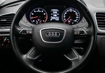 Подержанный автомобиль Audi Q3 2015 года (10 фото)