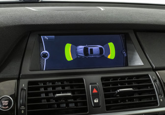 Подержанный автомобиль BMW X6 2011 года (16 фото)