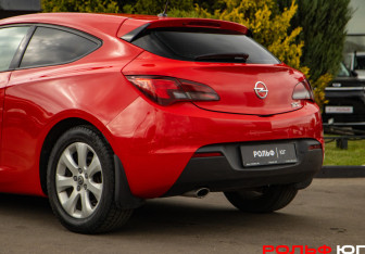 Подержанный автомобиль Opel Astra Hatchback 2014 года (17 фото)