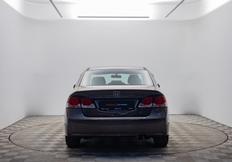 Подержанный автомобиль Honda Civic Sedan 2009 года (6 фото)