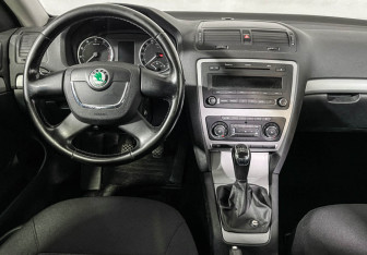 Подержанный автомобиль Skoda Octavia Liftback 2012 года (12 фото)