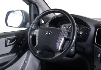 Подержанный автомобиль Hyundai Grand Starex 2018 года (12 фото)