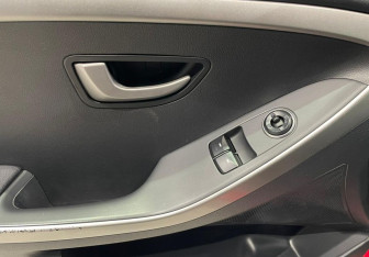 Подержанный автомобиль Hyundai i30 Hatchback 2013 года (17 фото)