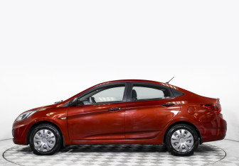 Подержанный автомобиль Hyundai Solaris Sedan 2011 года (8 фото)