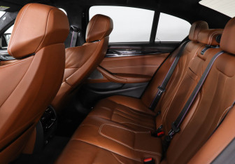 Подержанный автомобиль BMW M5 Sedan 2019 года (14 фото)