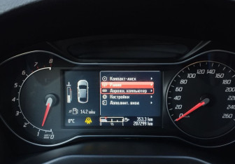 Подержанный автомобиль Ford Mondeo Sedan 2014 года (12 фото)