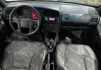 Подержанный автомобиль Volkswagen Passat Sedan 1989 года (9 фото)