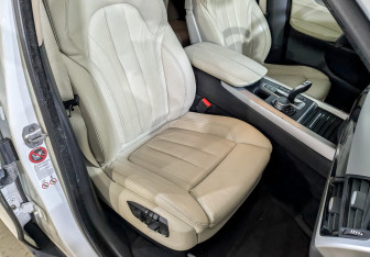 Подержанный автомобиль BMW X5 2015 года (24 фото)