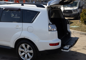 Подержанный автомобиль Mitsubishi Outlander 2011 года (8 фото)