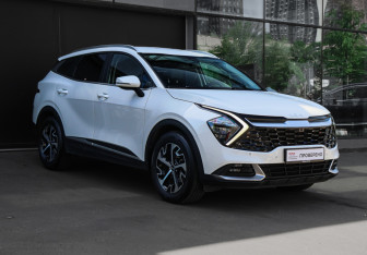 Подержанный автомобиль Kia Sportage 2022 года (3 фото)