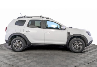 Подержанный автомобиль Renault Duster 2021 года (4 фото)
