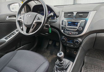 Подержанный автомобиль Hyundai Solaris Sedan 2016 года (10 фото)
