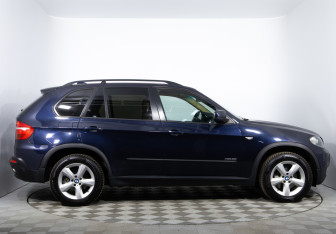 Подержанный автомобиль BMW X5 2010 года (4 фото)