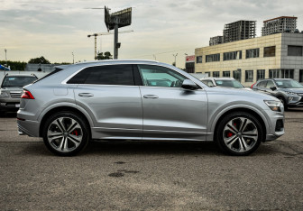 Подержанный автомобиль Audi Q8 2019 года (4 фото)