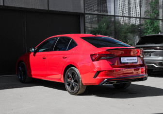 Подержанный автомобиль Skoda Octavia RS Liftback 2022 года (6 фото)