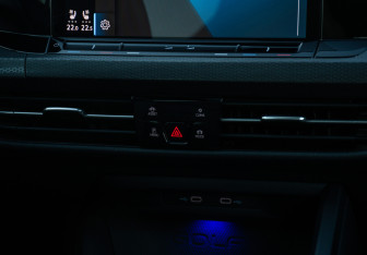 Подержанный автомобиль Volkswagen Golf GTI Hatchback 2021 года (13 фото)