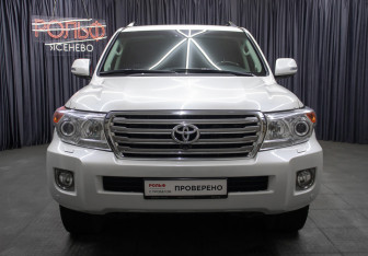 Подержанный автомобиль Toyota Land Cruiser Suv 2015 года (2 фото)