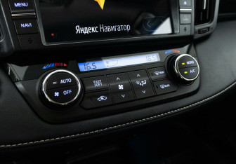 Подержанный автомобиль Toyota RAV4 2018 года (12 фото)