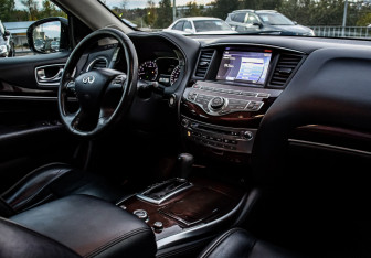 Подержанный автомобиль Infiniti QX60 2014 года (13 фото)